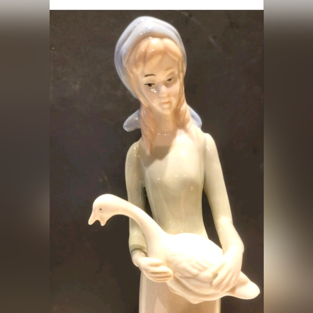 Vintage Slender Girl Holding A Goose 11" Porcelain Figuine - Picture 5 of 8